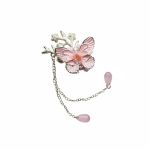 Roze bloemen en vlinder met hanger